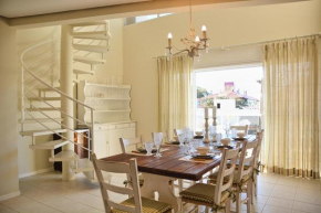 Apartamento duplex a 180 metros da praia, em Canasvieiras CAN014, Florianópolis